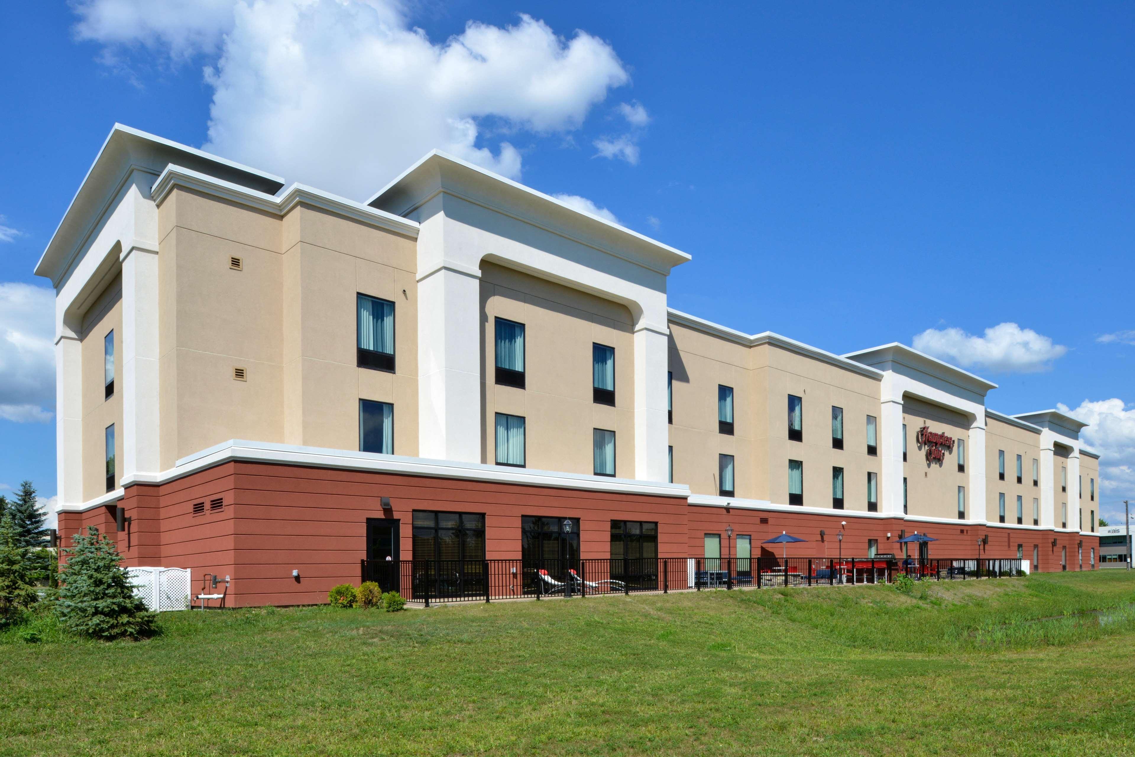 Hampton 3*
